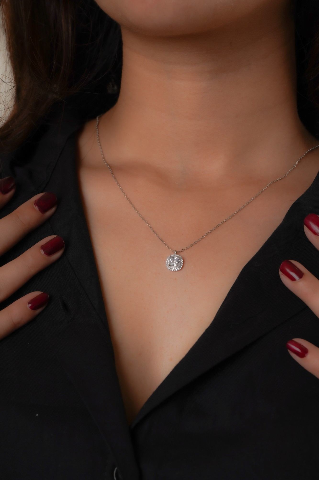 Celestia Halo Necklace - Thumbnail 2