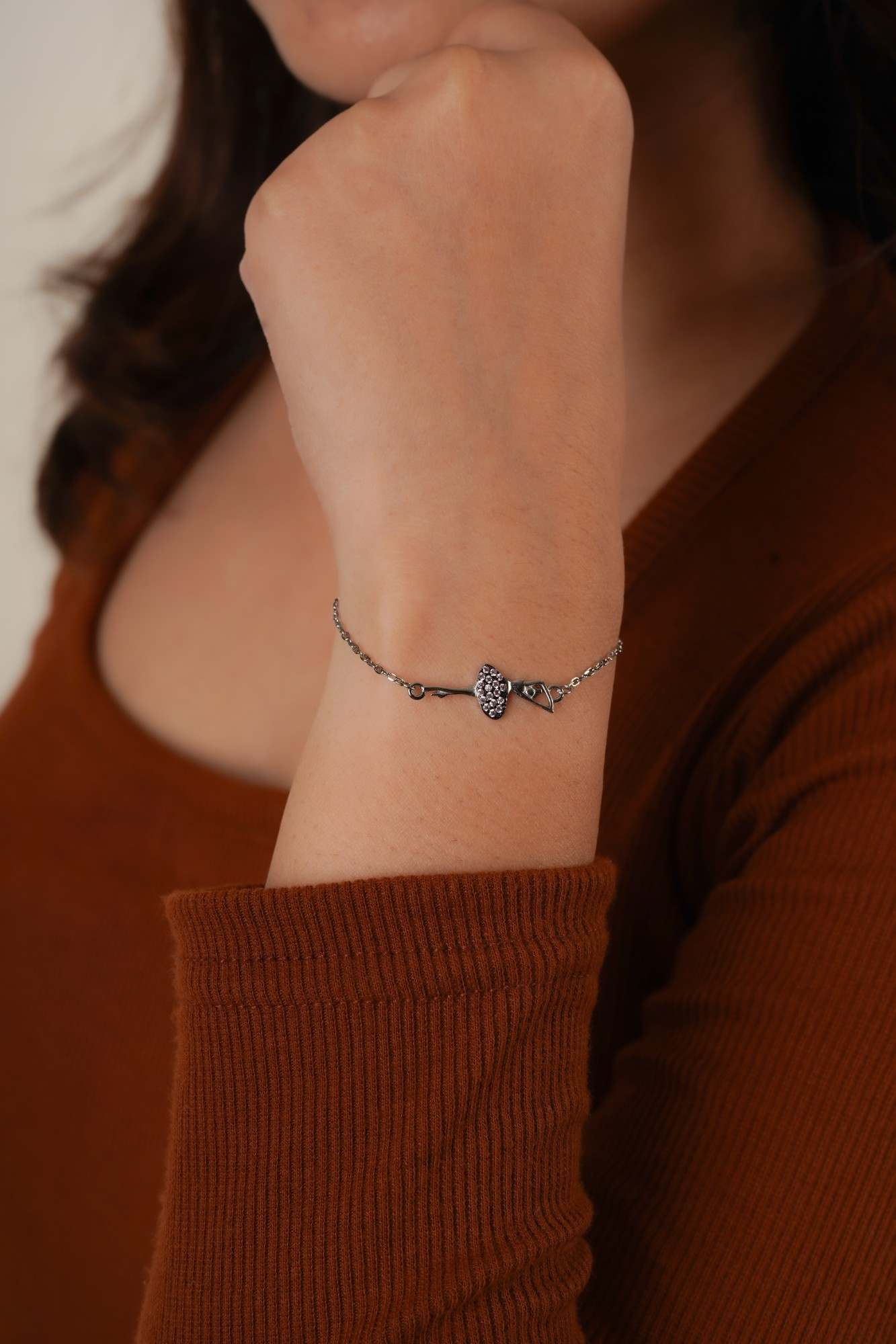 Pyaar Bow Bracelet - Thumbnail 2