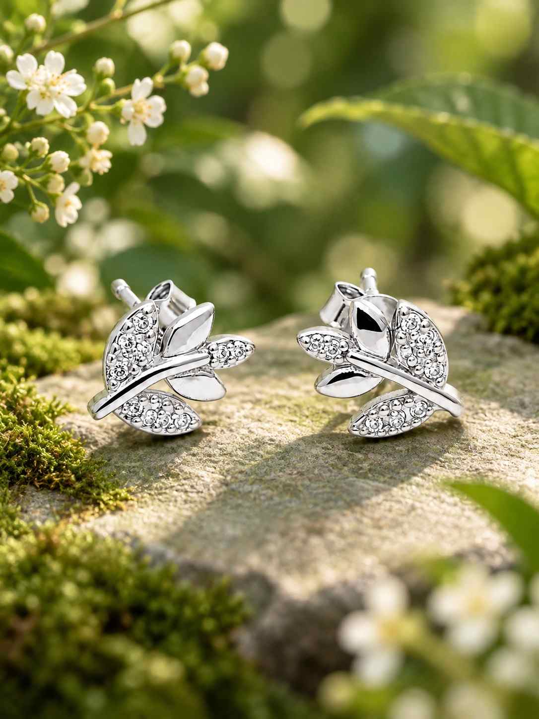Aurelia Leaf Bloom Earrings - Thumbnail 3