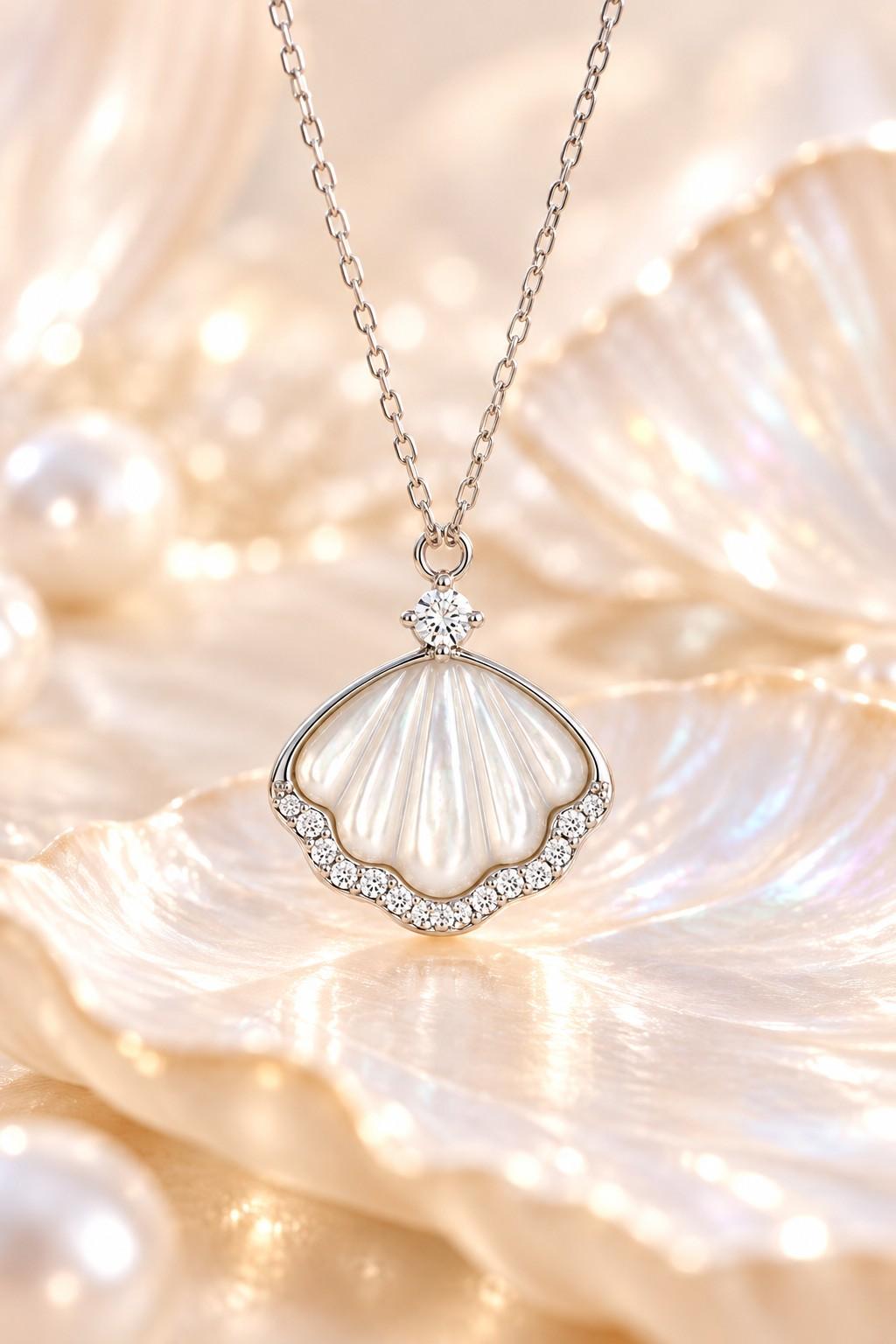 Pearl Shell Pendant Necklace - Thumbnail 3