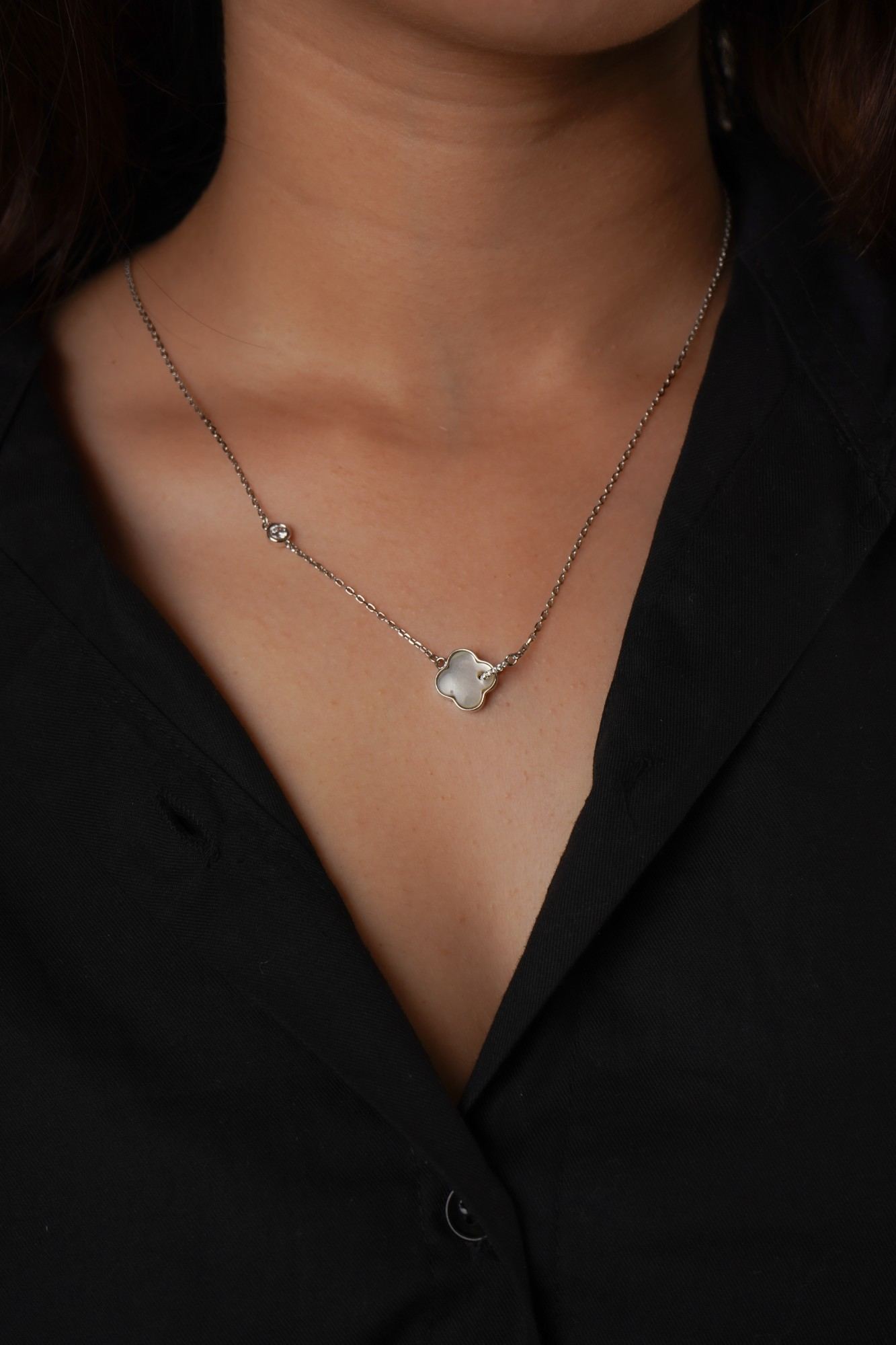 Pearl Clover Pendant - Thumbnail 2