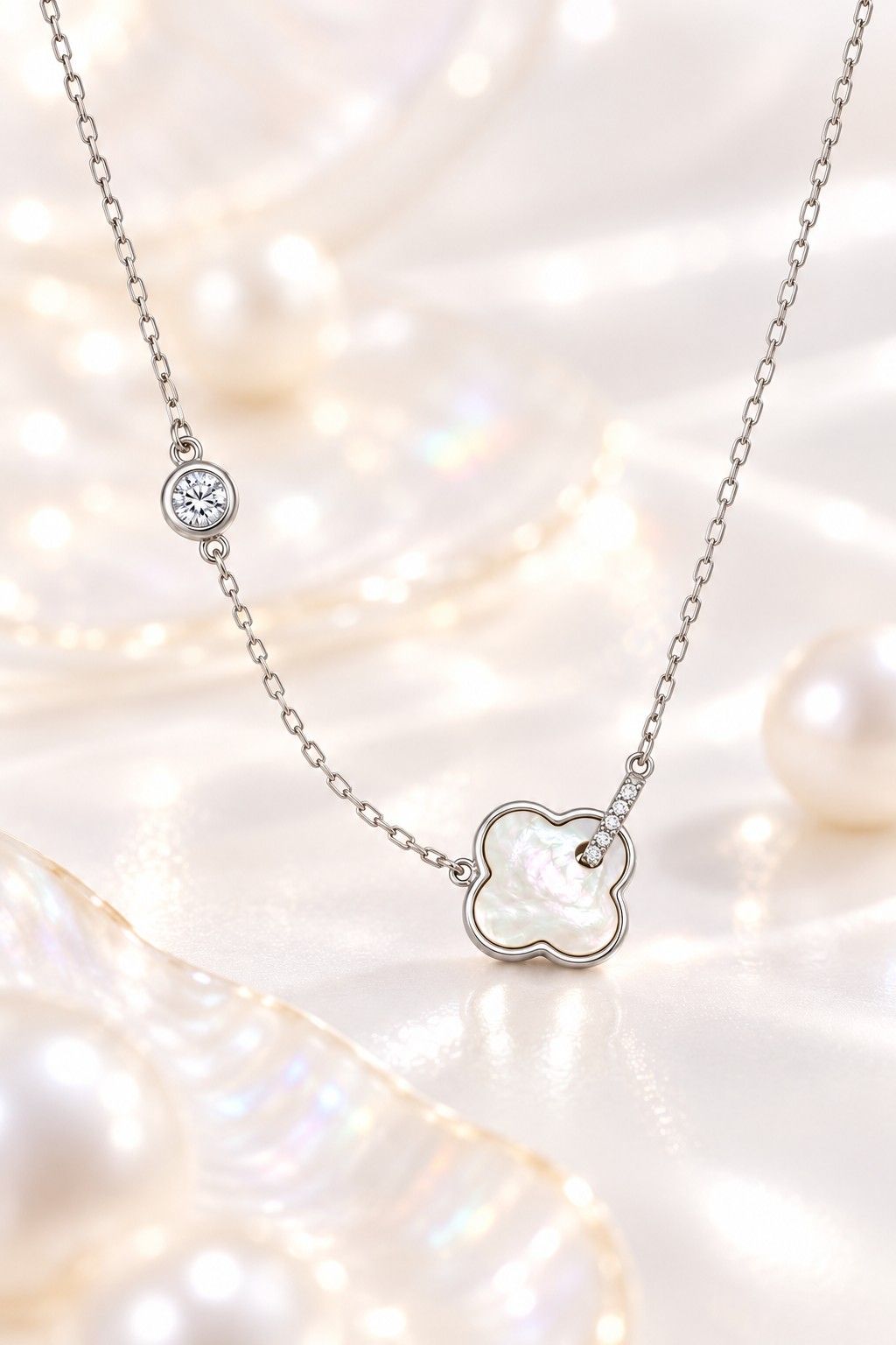 Pearl Clover Pendant - Thumbnail 3