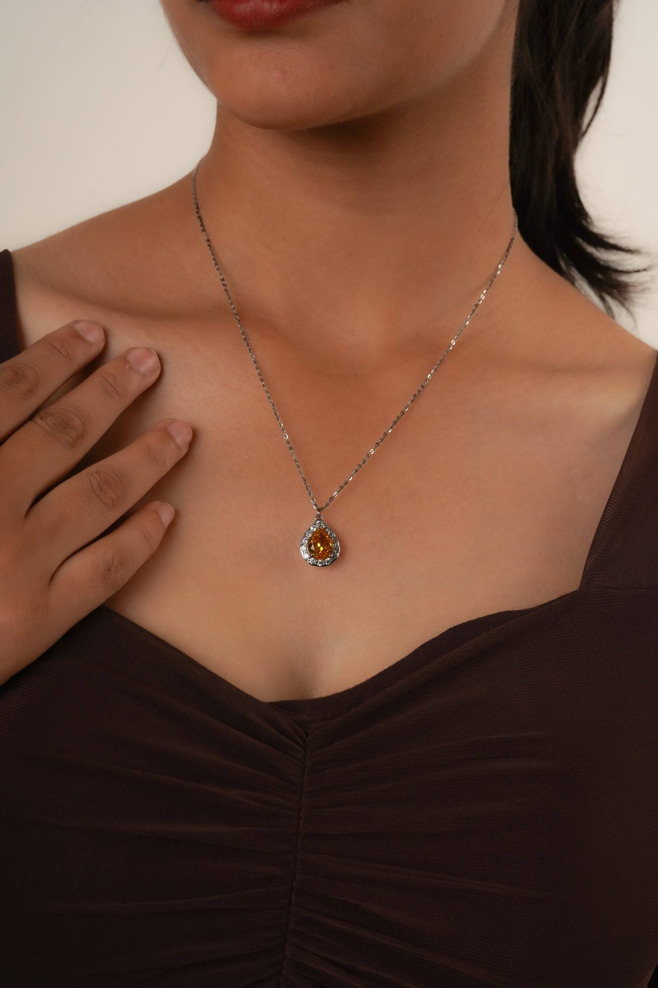 Golden Drop Elegance - Thumbnail 2