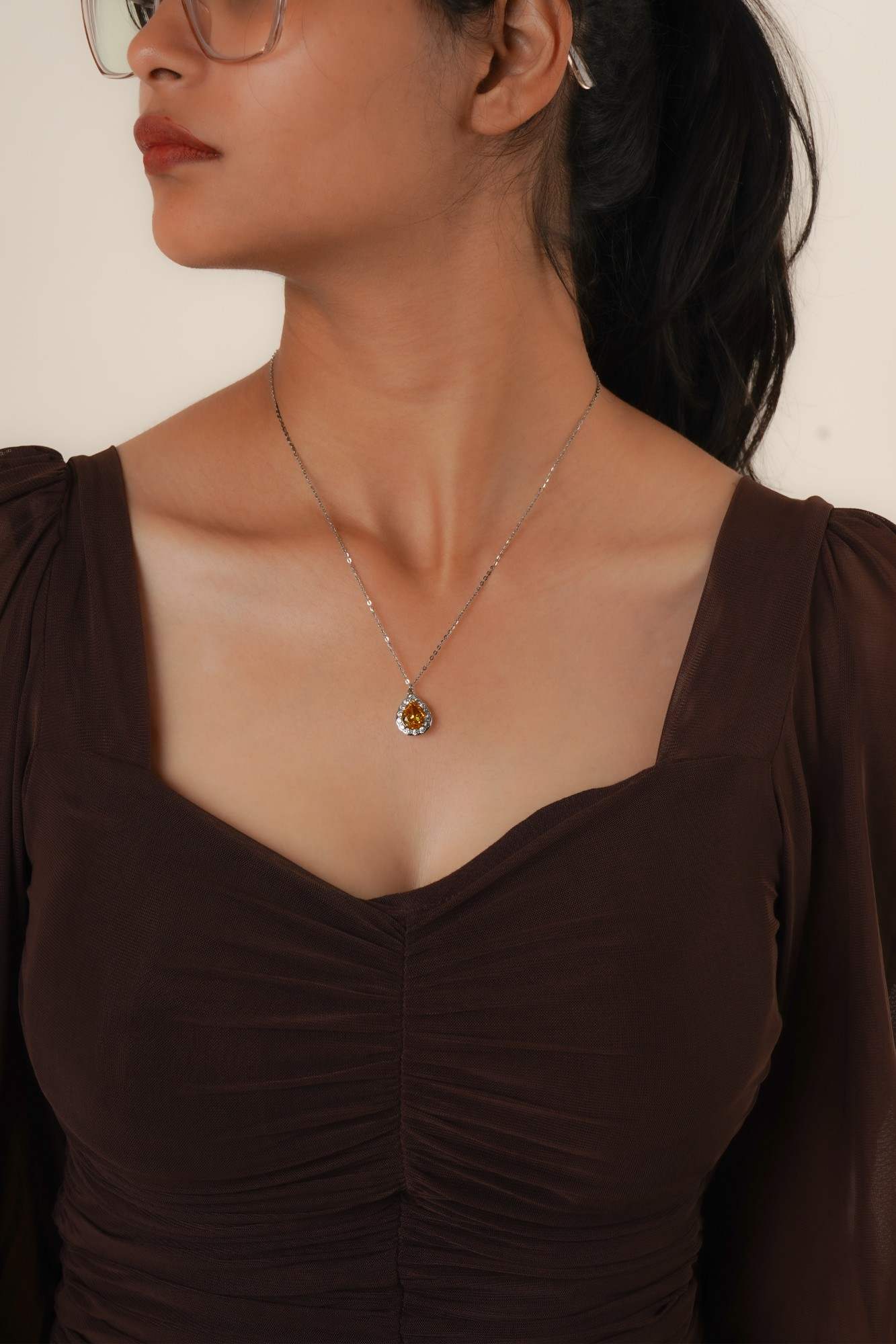 Golden Drop Elegance - Thumbnail 3