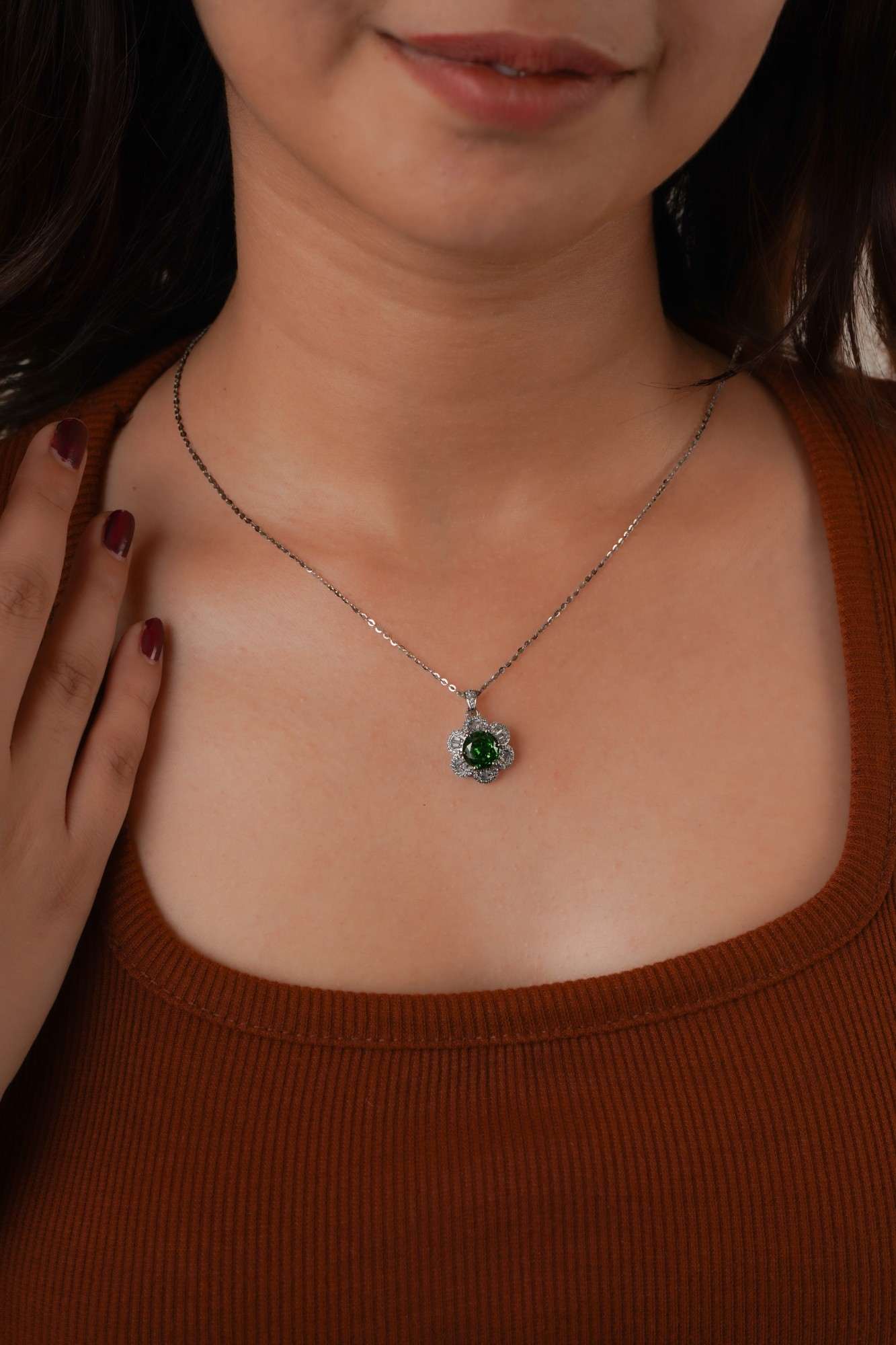 Emerald Flower Charm - Thumbnail 2