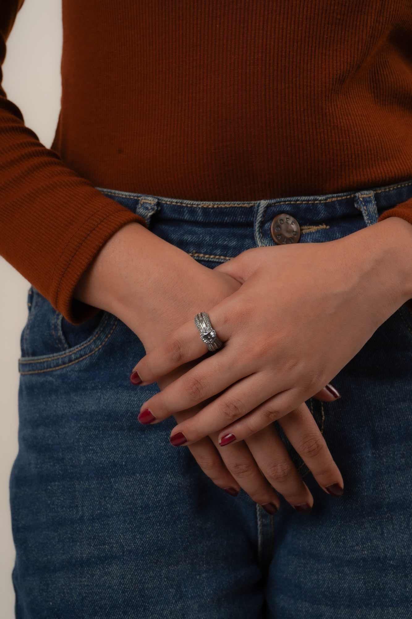 Aurelia Luxe Solitaire Ring - Thumbnail 2