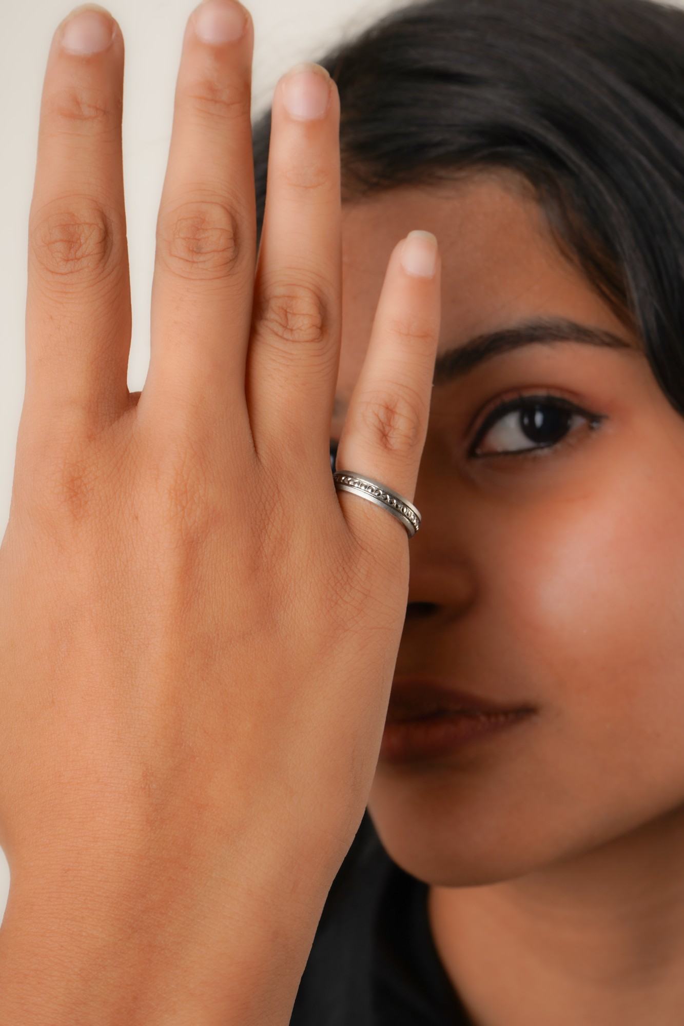 Elara Crystal Band Ring - Thumbnail 3