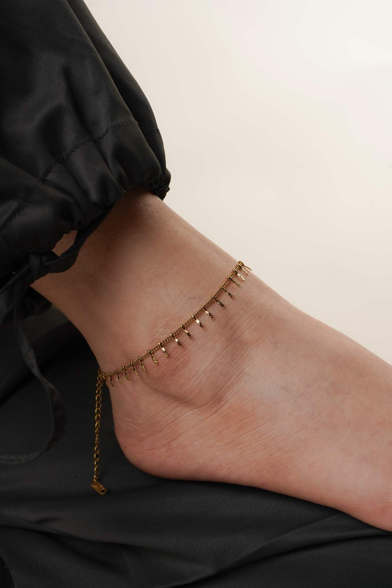Golden Charm Fringe Anklet - Thumbnail 2