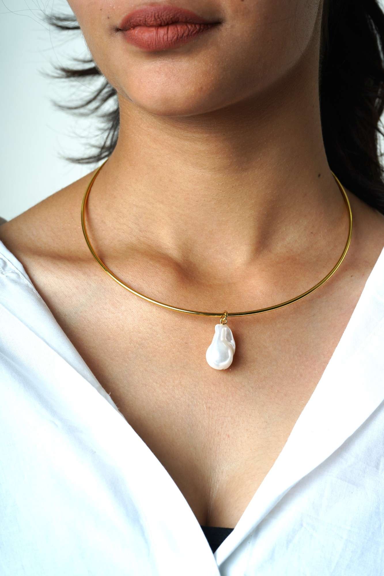 Pearl Curve Choker - Thumbnail 2