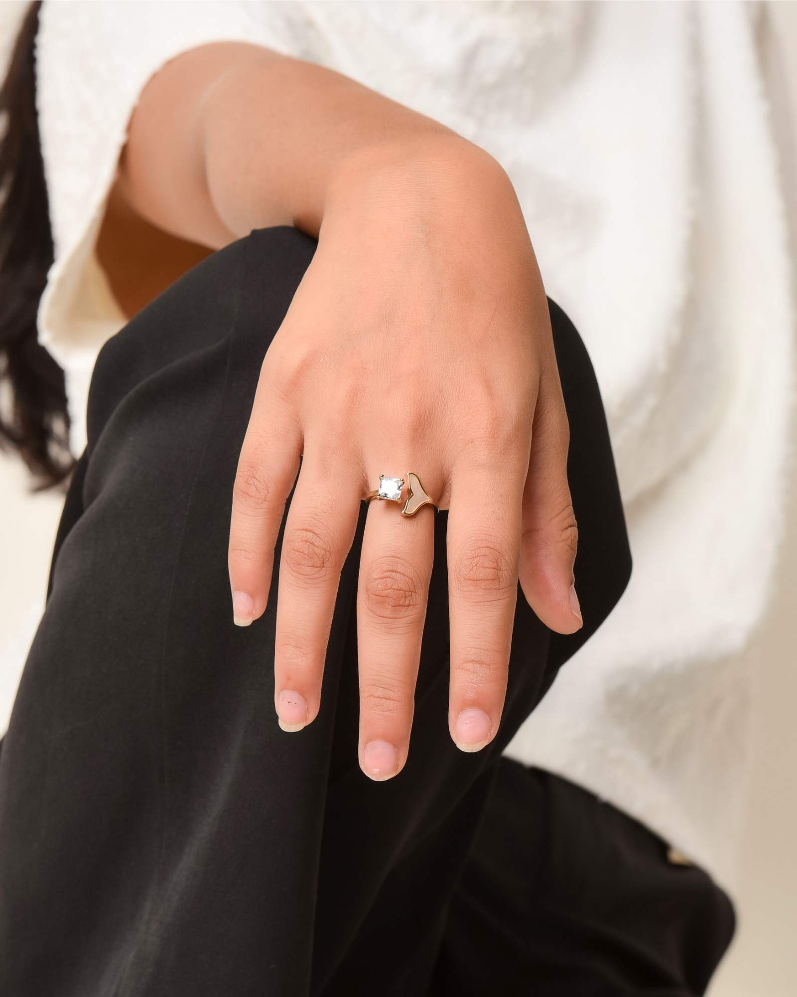 Elara Heartstone Ring - Thumbnail 2